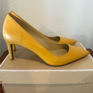 Michael Kors Alina Pumps